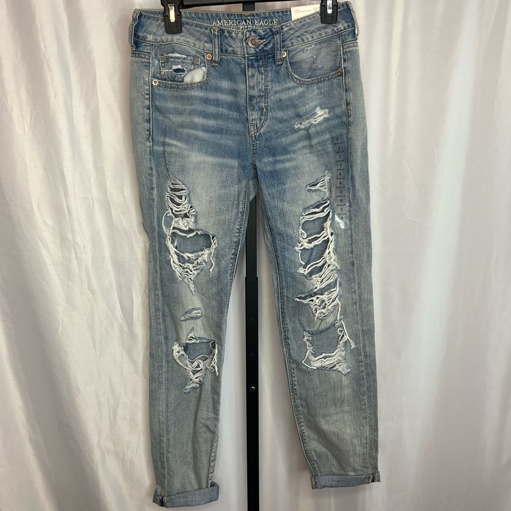 American Eagle Tomgirl Classic Vintage Destroyed Denim Jeans, size 2 NWT